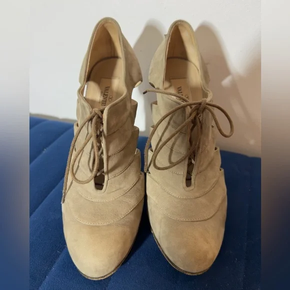 Valentino Vintage Tan Suede Cutout Accent d’Orsay Pump Heels, 6.5 - Picture 3 of 7